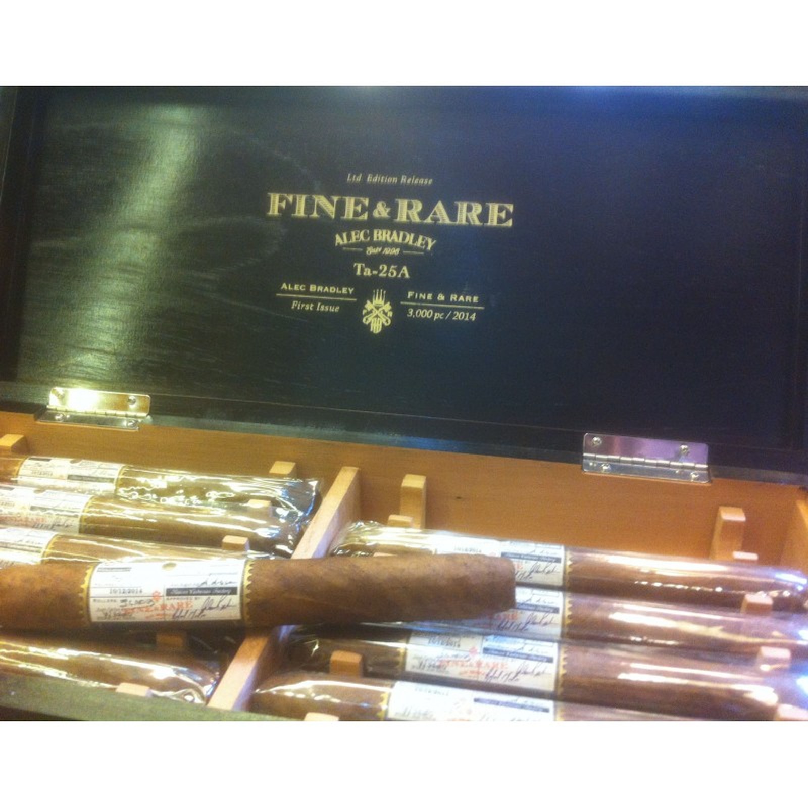 Alec Bradley Fine & Rare Single Cigar In Stock at Gauntleys